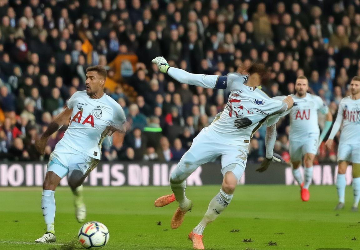 热刺英超困局：罗梅罗倒钩难救主，波斯特科格鲁战术失衡，欧冠资格渐行渐远